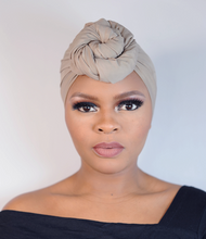 Load image into Gallery viewer, Tia - Champagne
